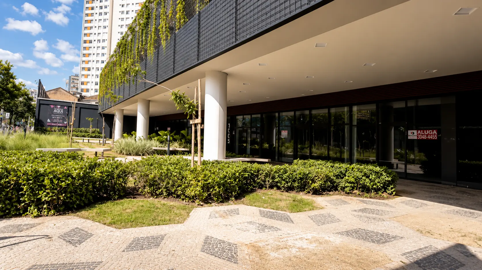 Mall com jardim e pilotis do ALDEA Bias Fortes pronto para morar no Lourdes, Belo Horizonte