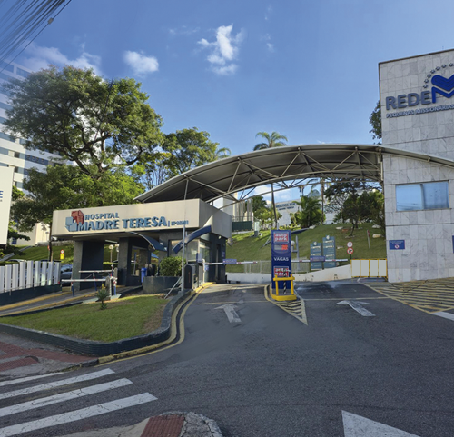 Entrada do Hospital Madre Teresa. 