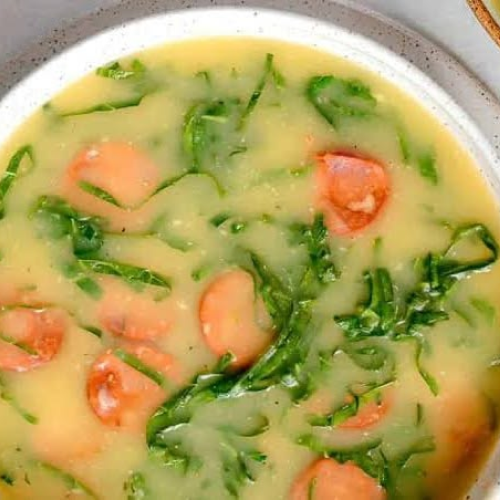 Caldo verde simples com calabresa