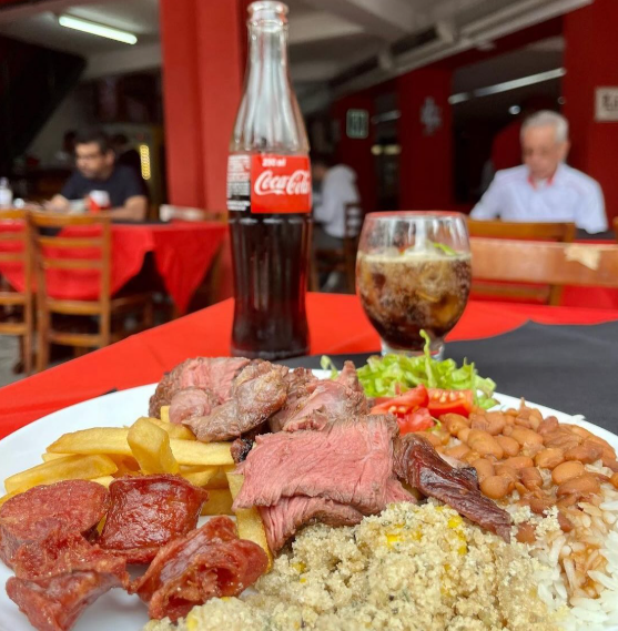Restaurante Tudo Legal na Avenida do Contorno em BH
